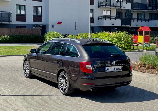 Skoda Superb cena 47300 przebieg: 247000, rok produkcji 2013 z Warszawa małe 67